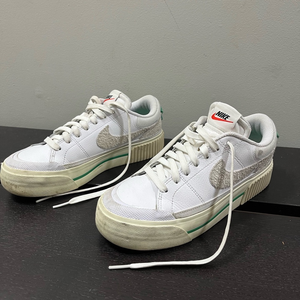 Nike low top blazer 77 6.5 green white